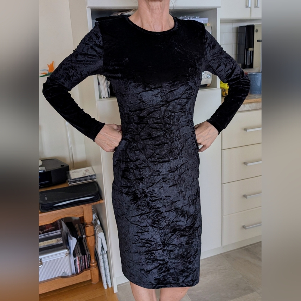 Chic Black Velvet Long Sleeve Dress